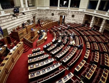 Συνταγματική αναθεώρηση: Όλοι εναντίον όλων στην Βουλή (live)